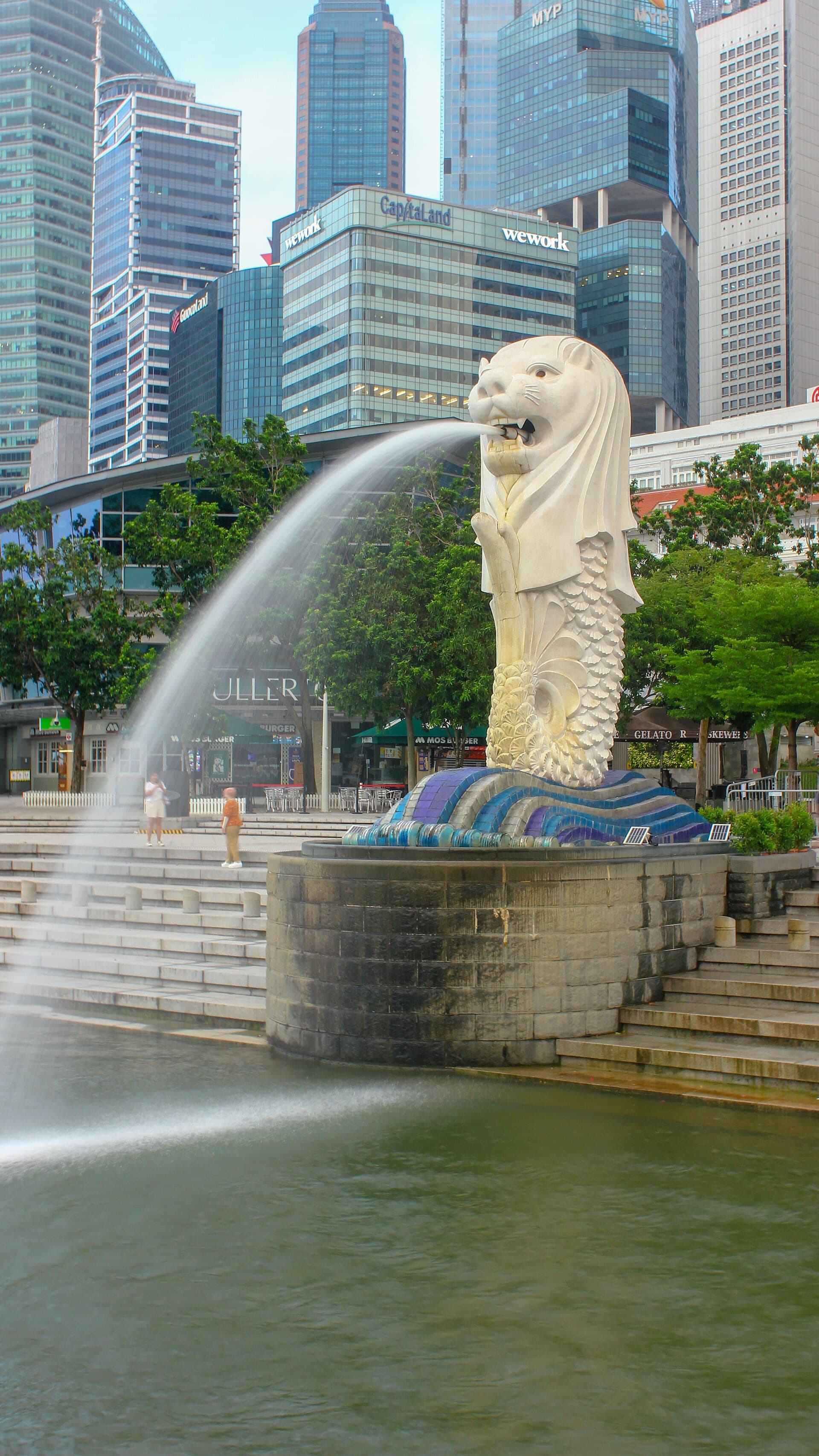 The Merlion statue facing Marina Bay, Singapore